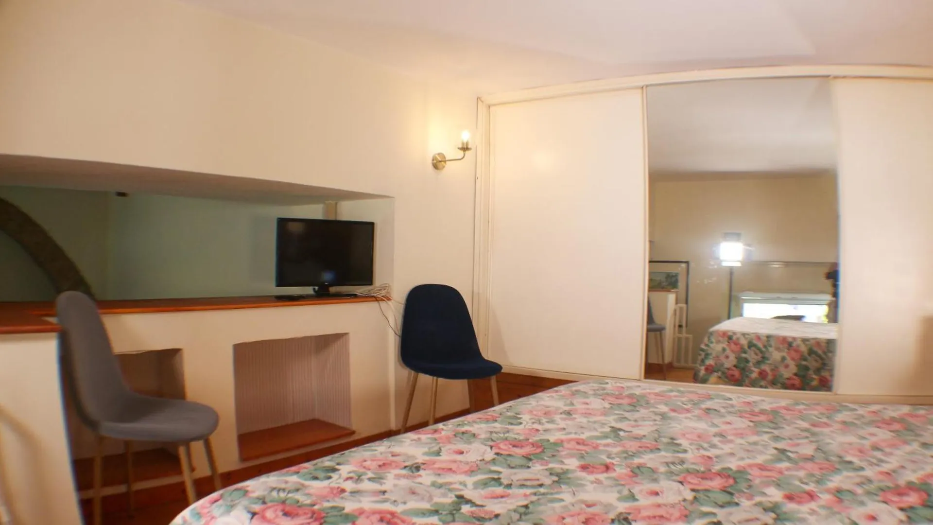 Apartment Portici - Casa Con Posto Auto Gratuito E Wi-Fi A 2 Passi Dalla Circumvesuviana E A 10 Minuti Dal Mare